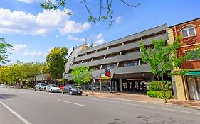 Adelaide Meridien Hotel And Apartments